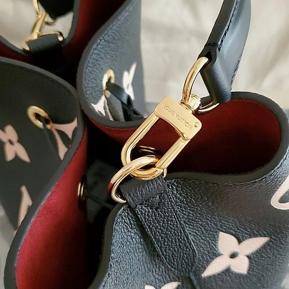 Louis Vuitton NeoNoe Giant Flower Monogram Black Creme Empreinte  Bi-Color Bag - Picture 9 of 17